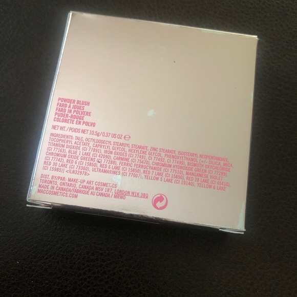 MAC RIRi Powder Blush In Hibiscus Kiss. - Picture 7 of 8